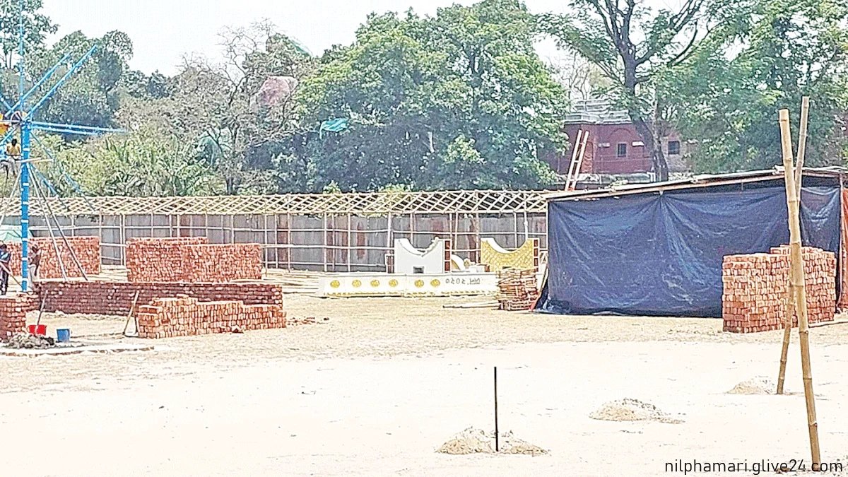 মেলার জন্য মাঠে চলছে অবকাঠামো নির্মাণ