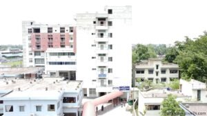 ৬ তলা ভবন পড়ে আছে ৪ বছর রোগীরা মেঝেতে